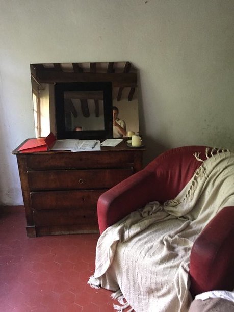 comodino et fauteuil